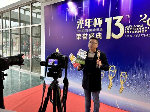 豎屏短劇大爆發(fā) 羅英杰斬獲最佳導(dǎo)演制片雙料榮譽(yù)